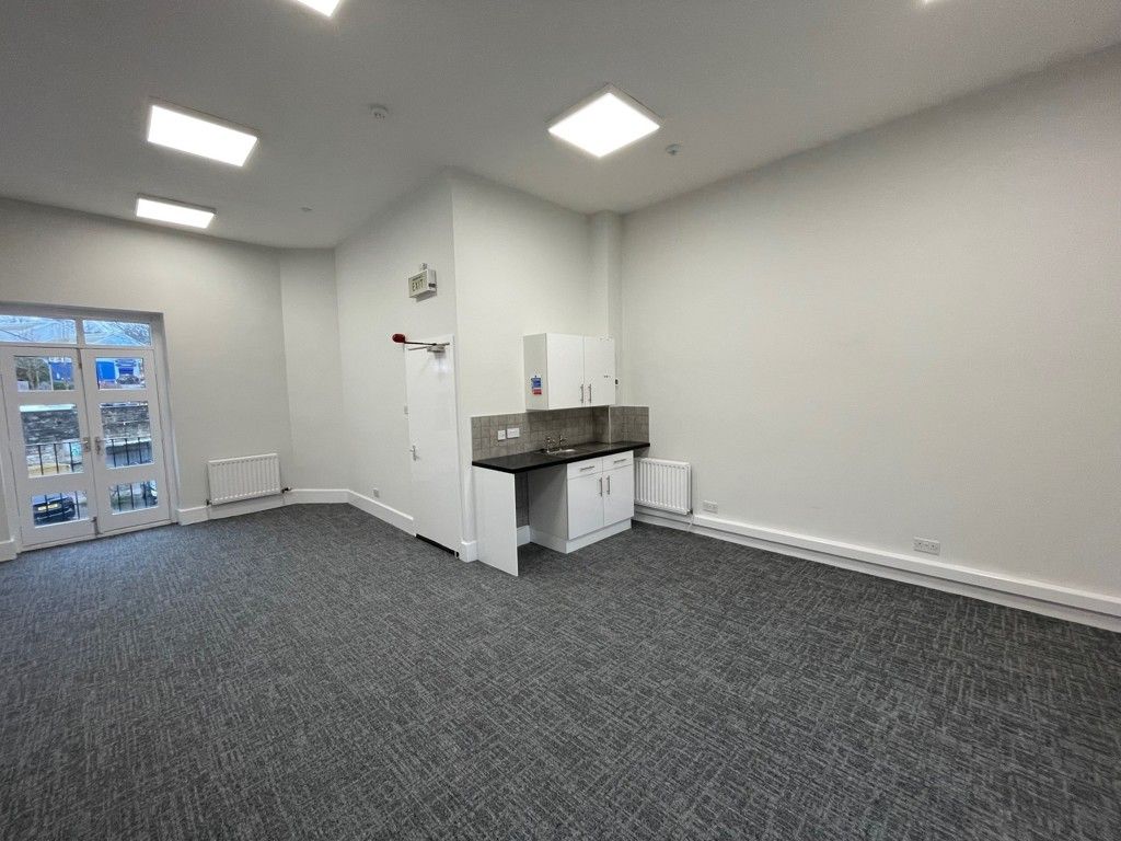 Property photo 3 of 12 Photo 6