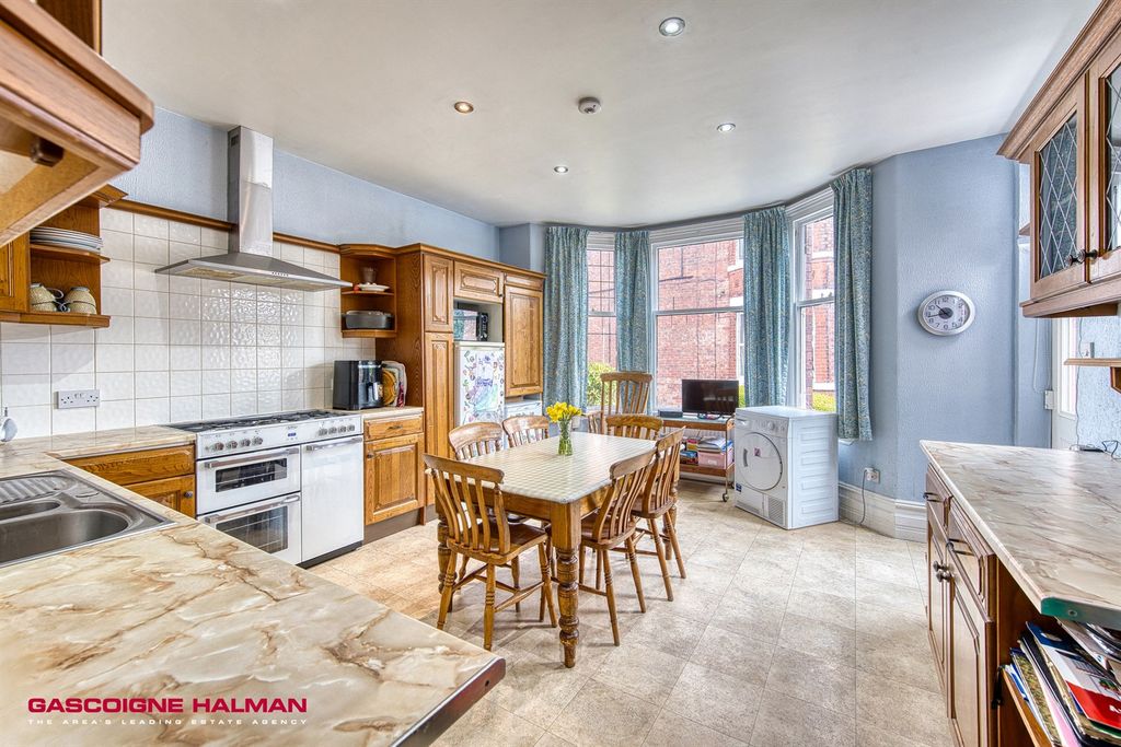 Property photo 3 of 24 Kitchen Diner