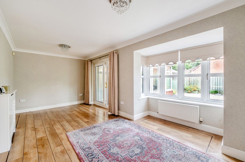 Property photo 3 of 17 1520496-9-6Ab0Ff9...