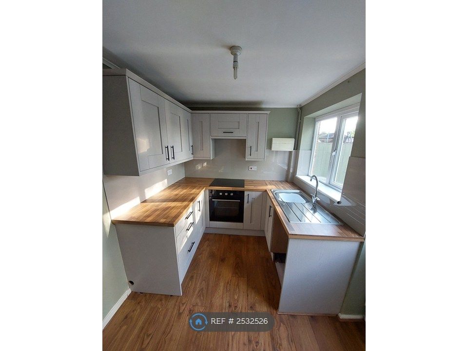 Property photo 3 of 17 Kitchen