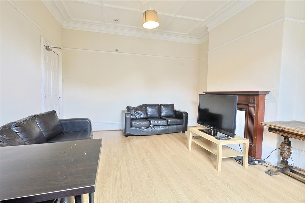 Property photo 1 of 22 8Ef8C1F5-1228-4808-A2Eb-61B980F4671F_1_201_A.Jpeg