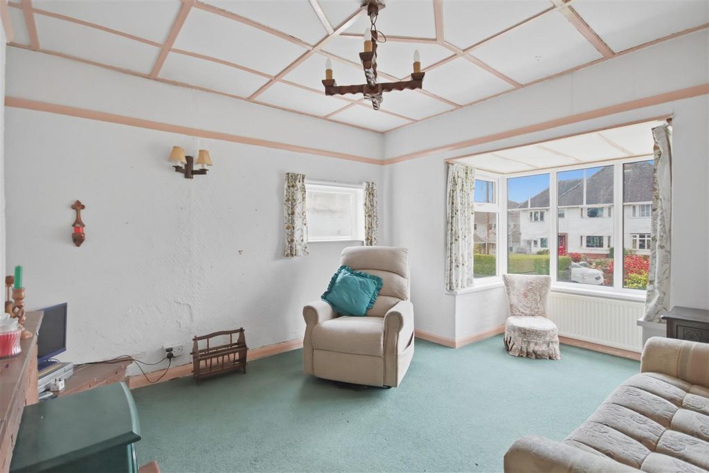 Property photo 2 of 17 Living Room