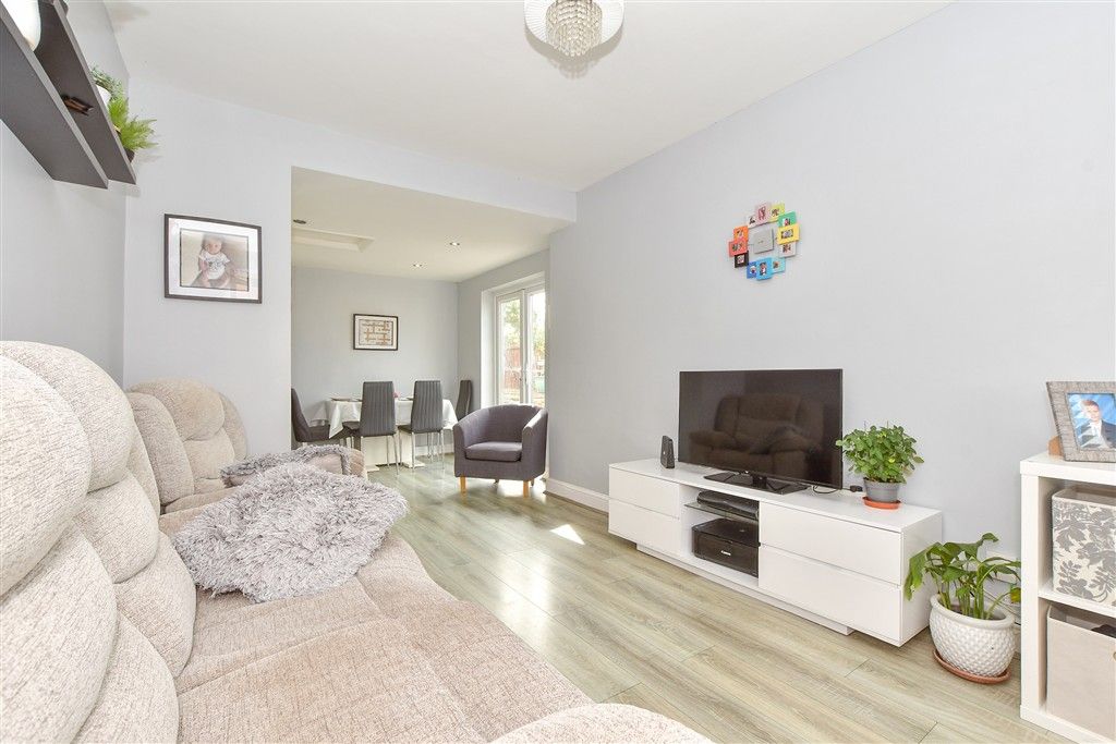 Property photo 2 of 20 Lounge