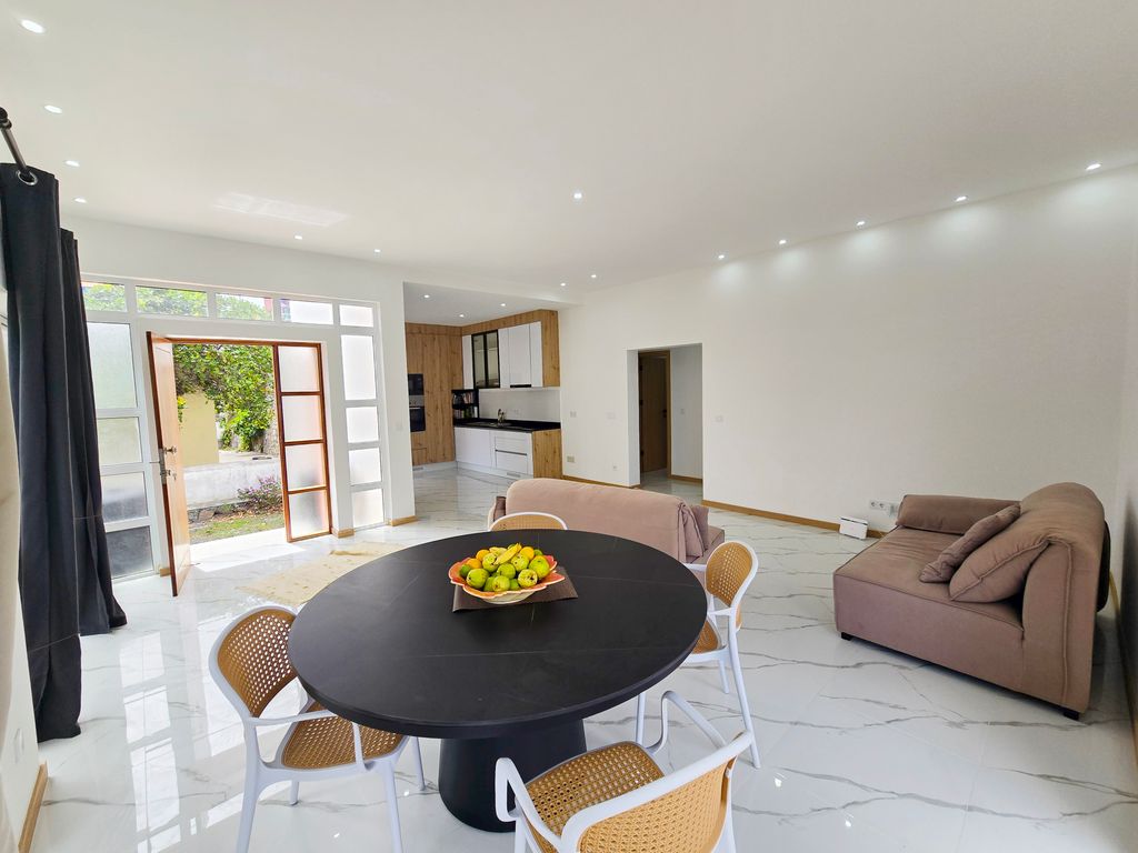 Property photo 2 of 14 Living Area: Luxury Mountainside 2 Bed Villa: Ocean Views
