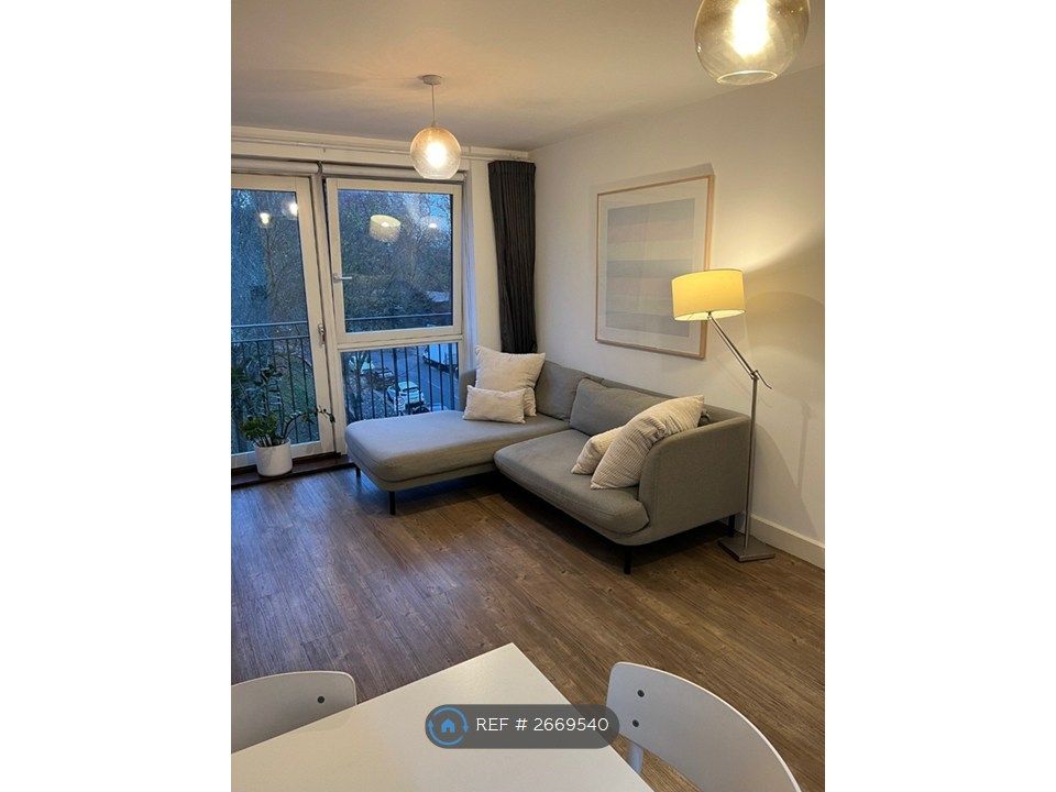 Property photo 3 of 10 Living Room