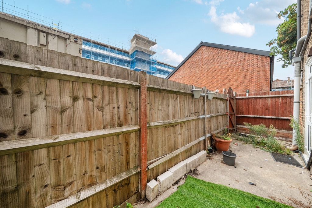 Property photo 2 of 13 1521736-16-6Aa7F1...