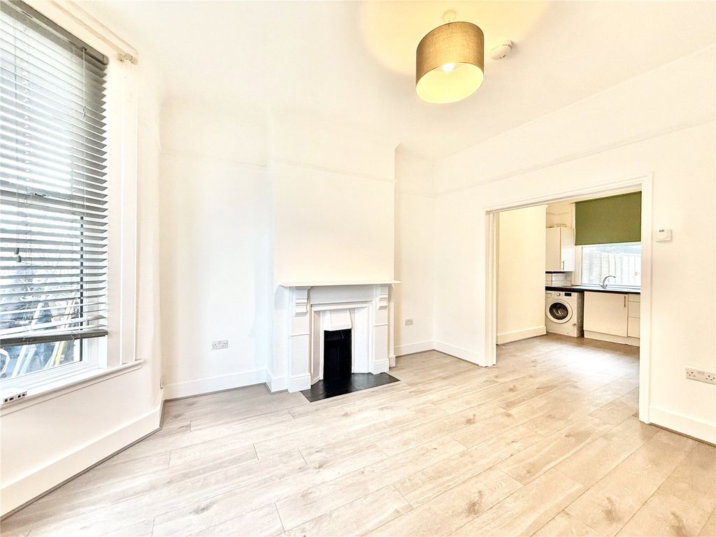 Property photo 1 of 11 Picture No. 16