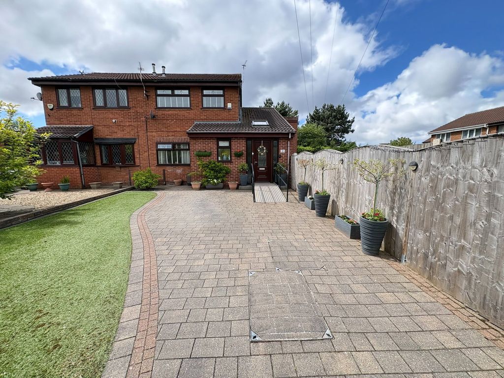 Property photo 1 of 32