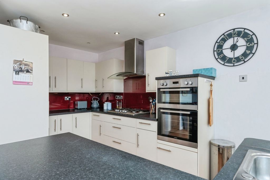 Property photo 2 of 21 Pbox-Img.Jpg