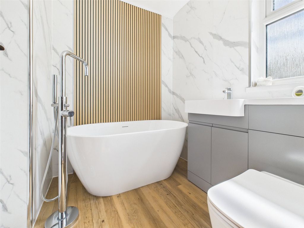 Property photo 3 of 19 Picture No. 02