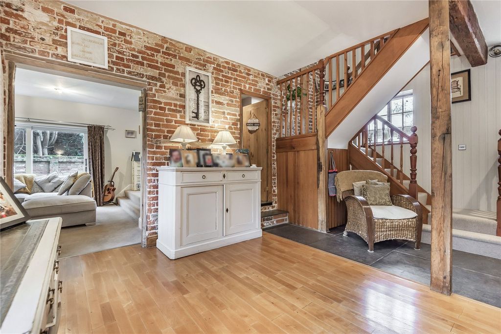 Property photo 2 of 10 Entrance Hall