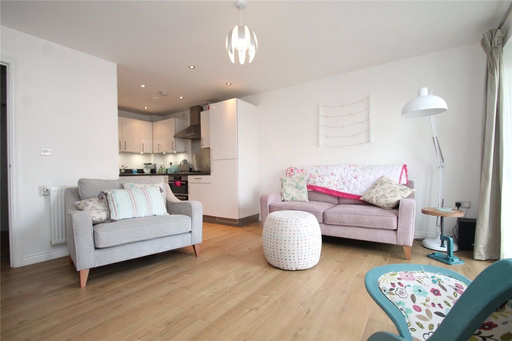 Property photo 3 of 9 Lounge