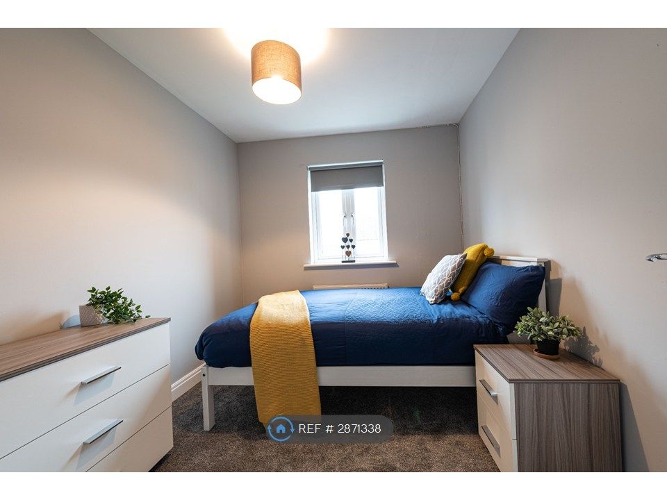 Property photo 3 of 7 Room 6