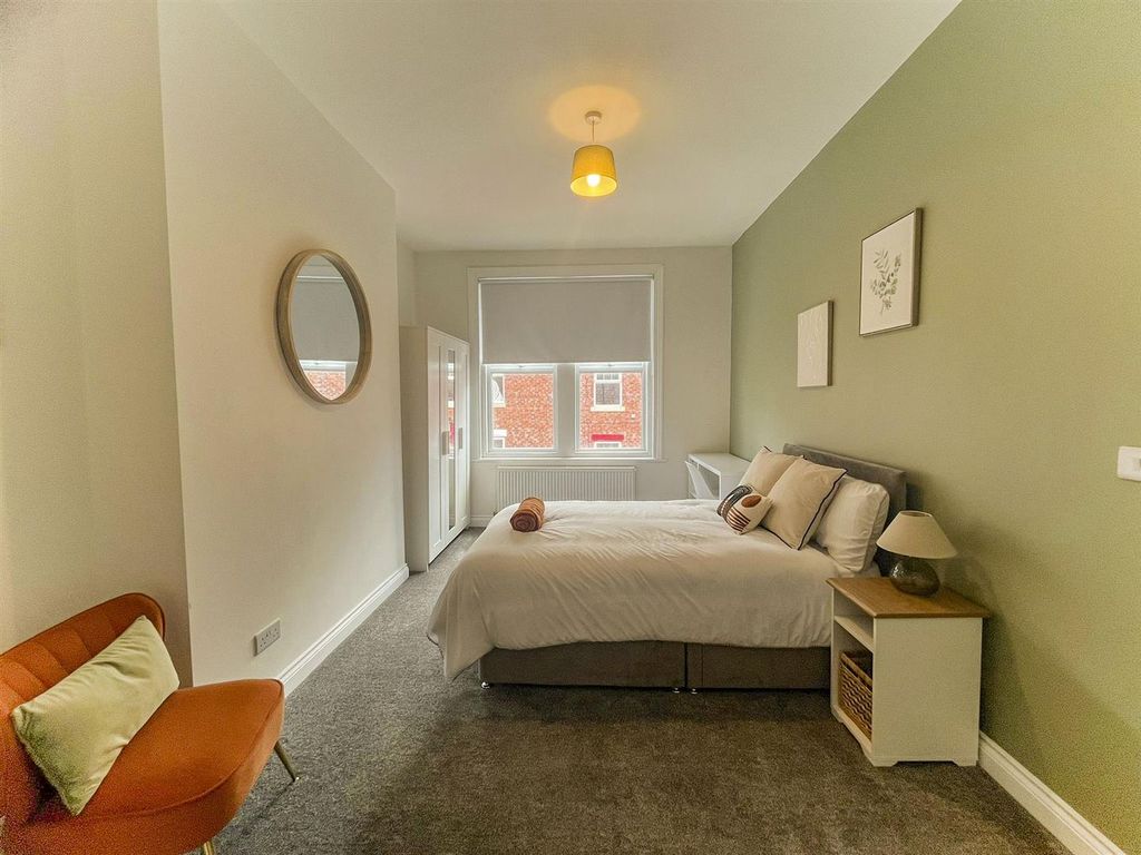 Property photo 2 of 7 Tlc_A7dcc365-4162-496d-892d-974003Aa572B_Ca34d33.J