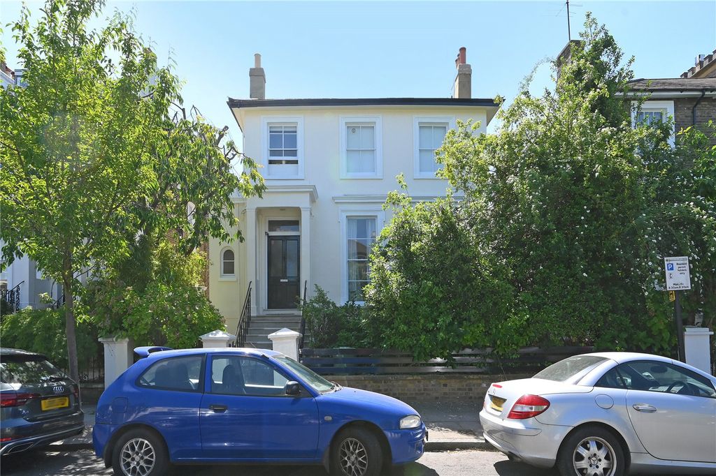 Property photo 2 of 7 External