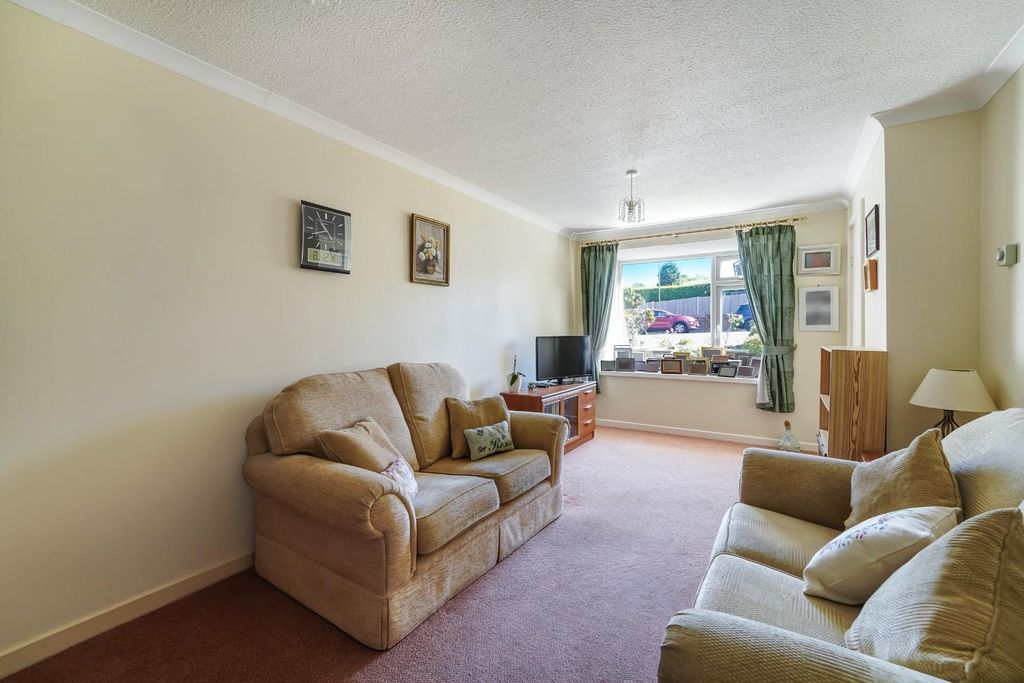 Property photo 2 of 14 Headley Drive