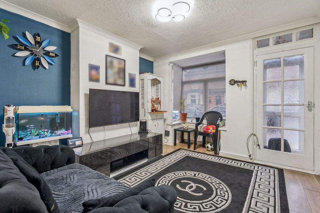 Property photo 2 of 13 Lounge Area