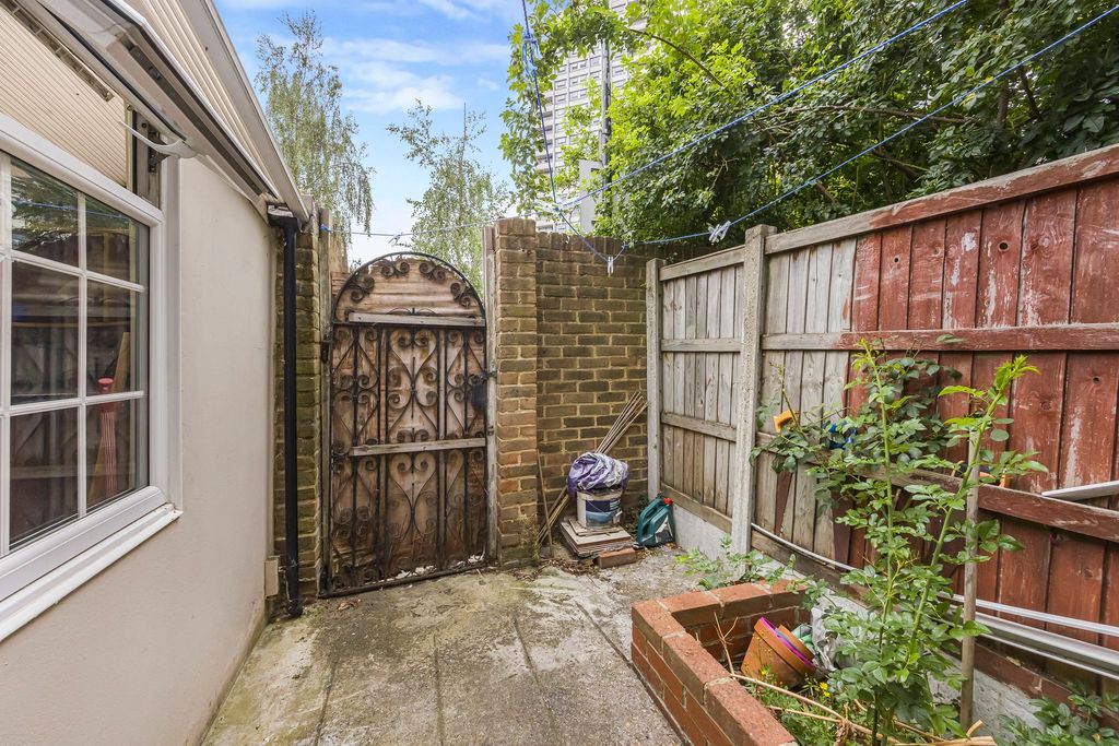 Property photo 3 of 18