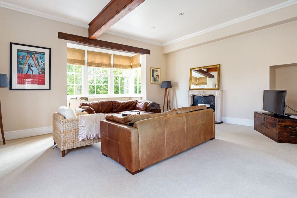 Property photo 3 of 11 Sitting Room