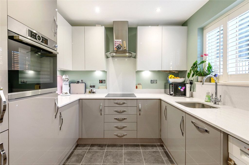 Property photo 2 of 16 Picture No. 15