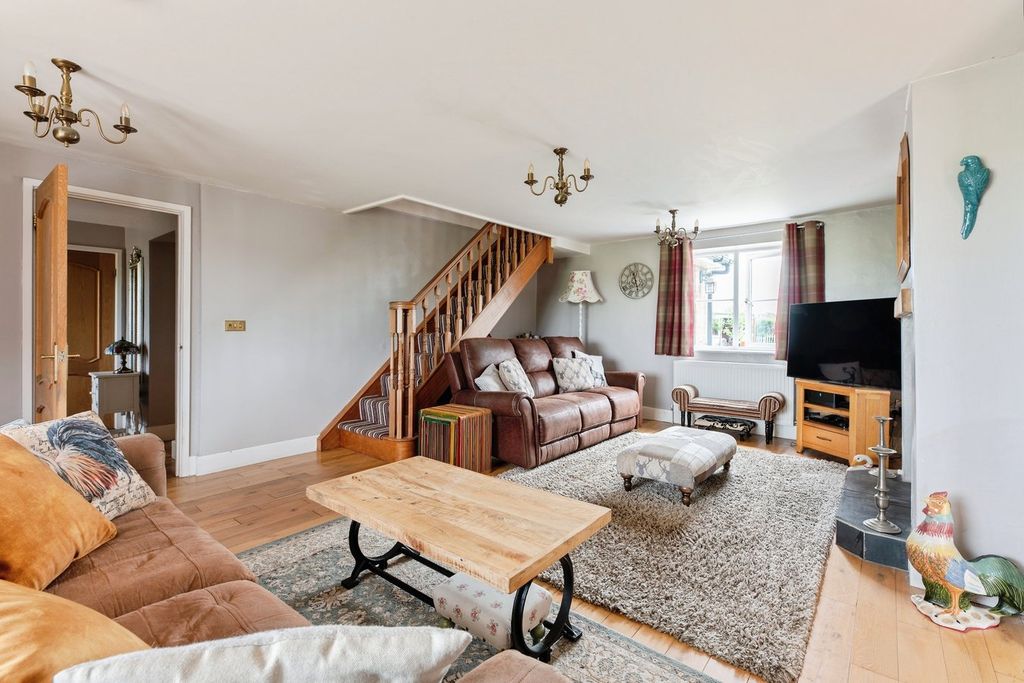 Property photo 2 of 33