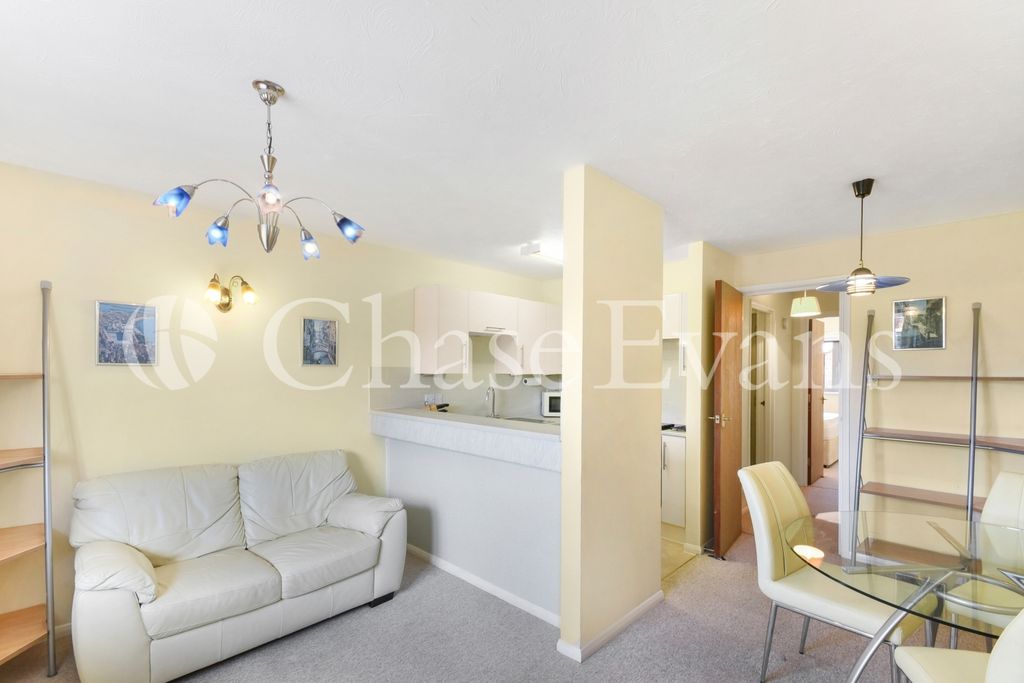 Property photo 2 of 10 Ambassador Square, I