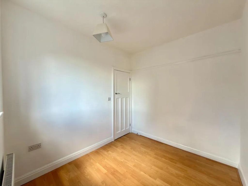 Property photo 2 of 10 0300Dffcaa9Ebbb57A6893A45207c90ba48Ac97E.Png