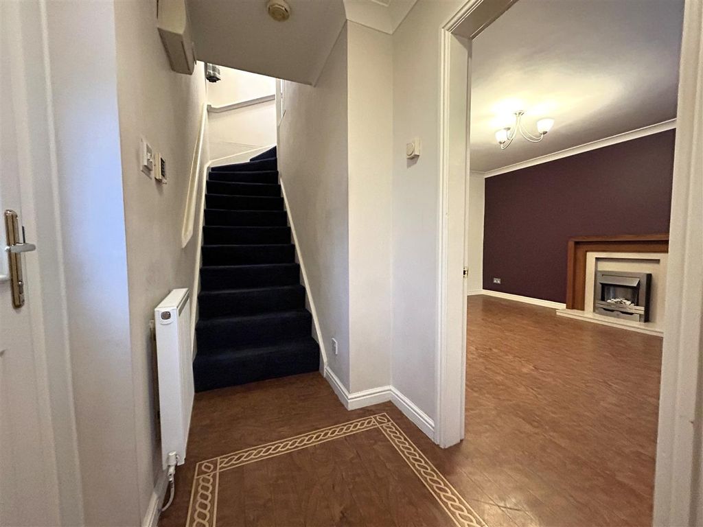 Property photo 3 of 17 Hallway