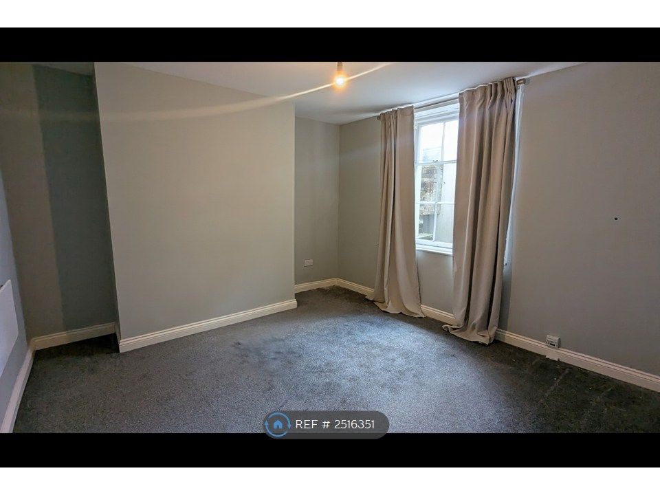 Property photo 2 of 8 Bedroom
