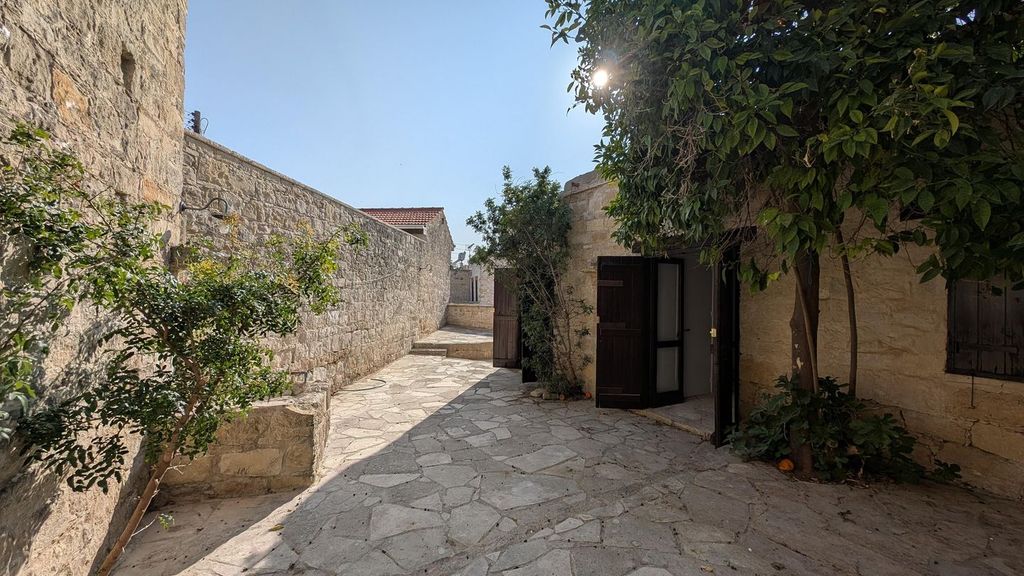 Property photo 3 of 18