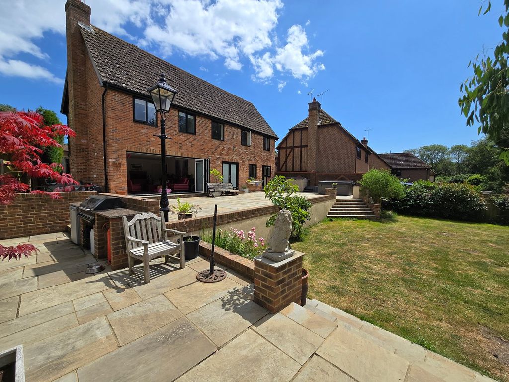 Property photo 2 of 25