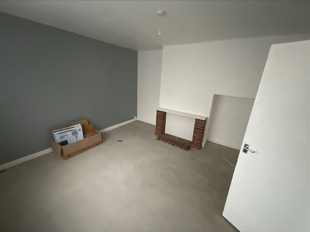 Property photo 3 of 6 Lounge