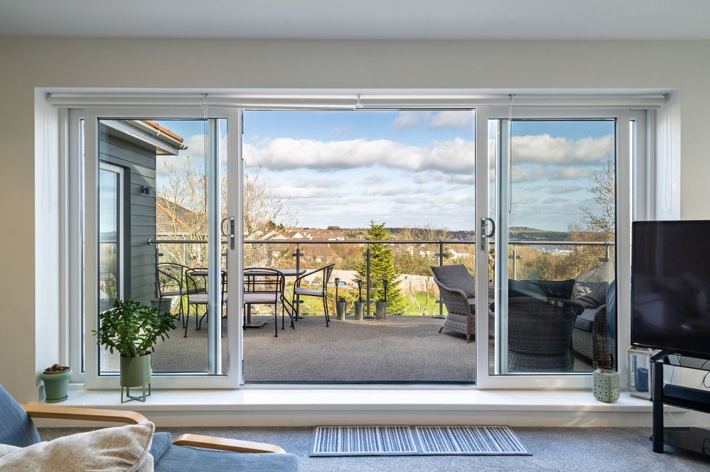 Property photo 2 of 34