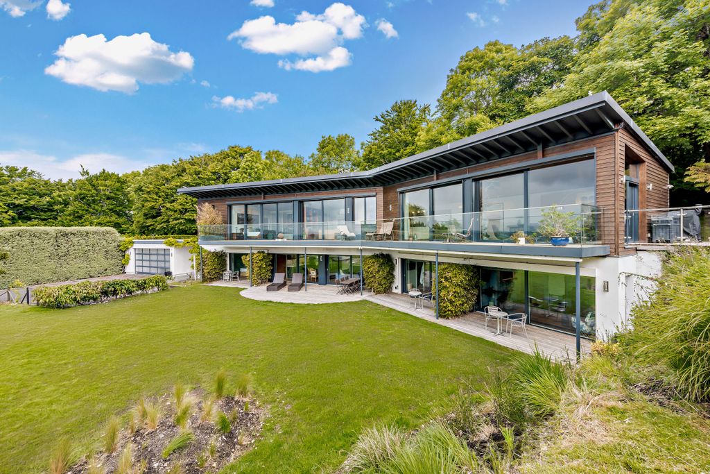 Property photo 3 of 24