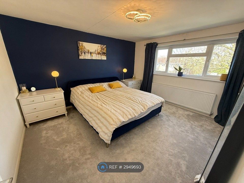 Property photo 2 of 8 Main Bedroom