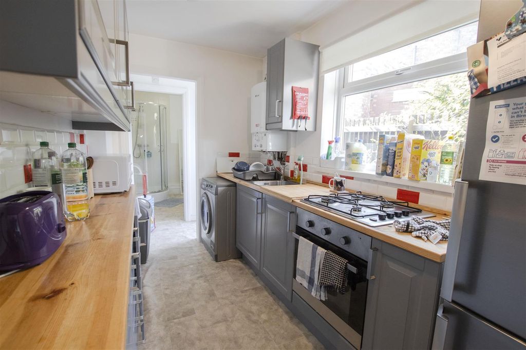 Property photo 2 of 7 Approach