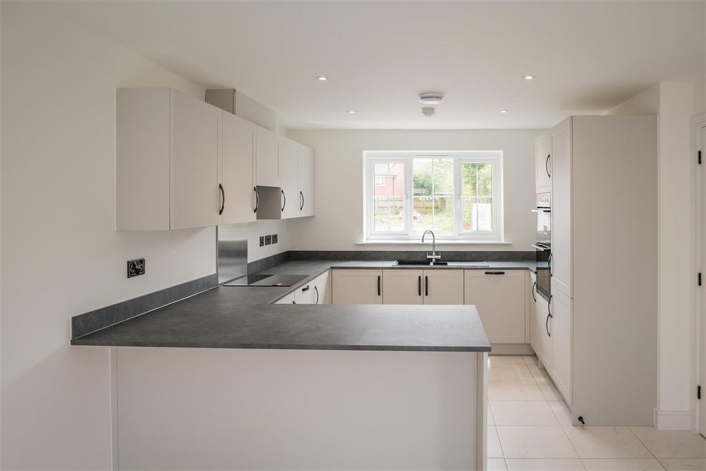 Property photo 2 of 19 Kitchen/Diner