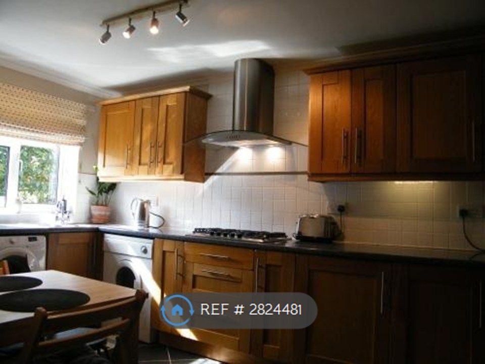 Property photo 2 of 12 Shared Kitchen