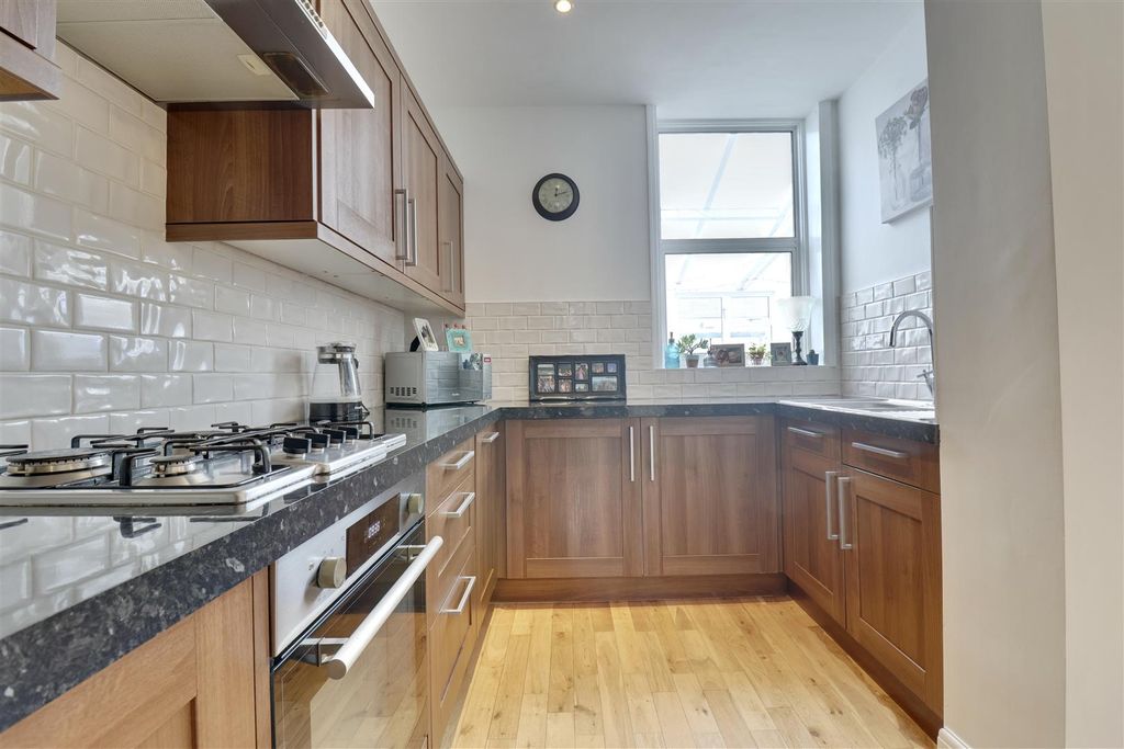 Property photo 3 of 16 3E21CD03-3B75-4F78-Ba87-2F98E49C84Cb_1_201_A.Jpeg