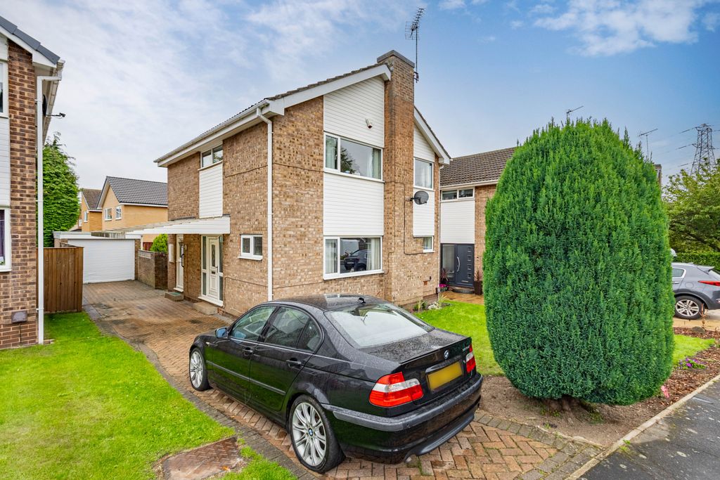 Property photo 1 of 18 4 Bedroom Detached Property For Sale