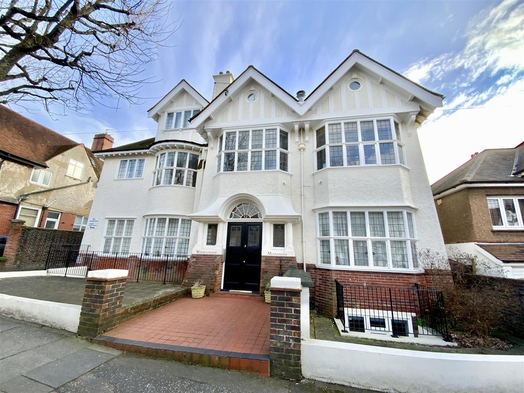 Property photo 1 of 6