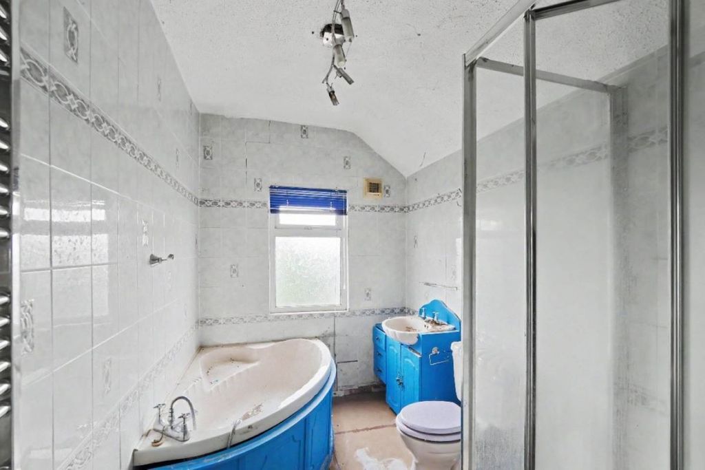 Property photo 2 of 5