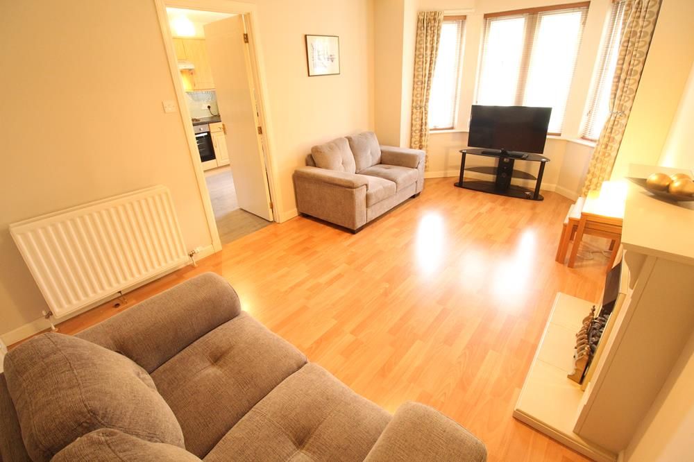 Property photo 3 of 14 Lounge