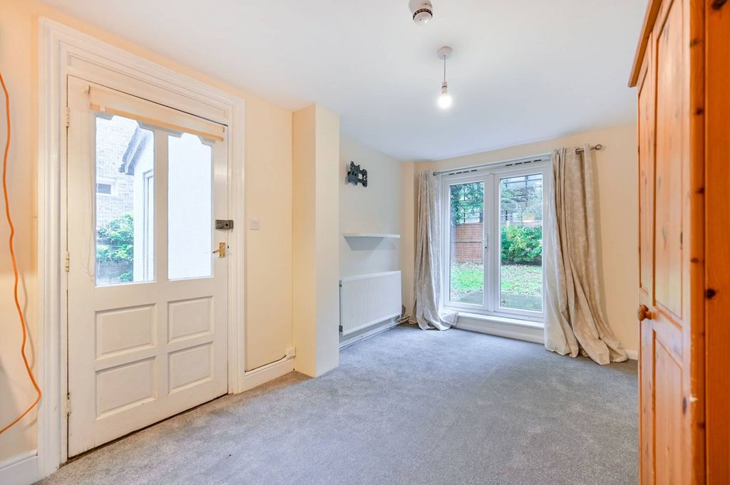 Property photo 2 of 7