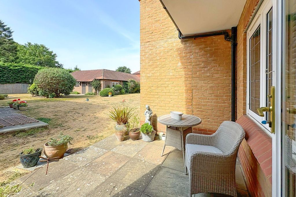 Property photo 2 of 16 Picture No. 11