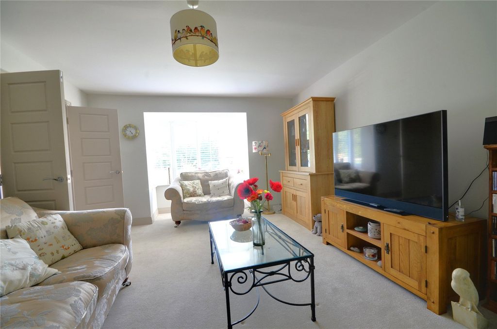 Property photo 3 of 16 Lounge