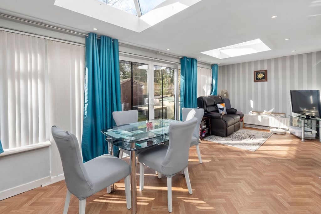 Property photo 2 of 31