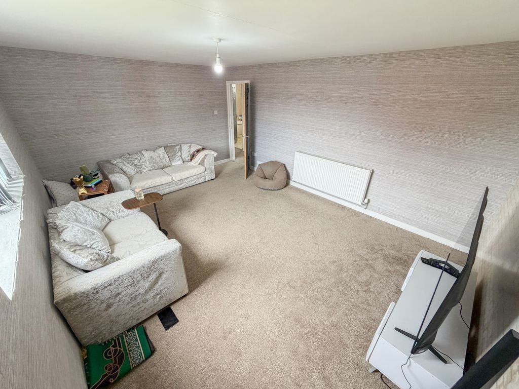 Property photo 3 of 35