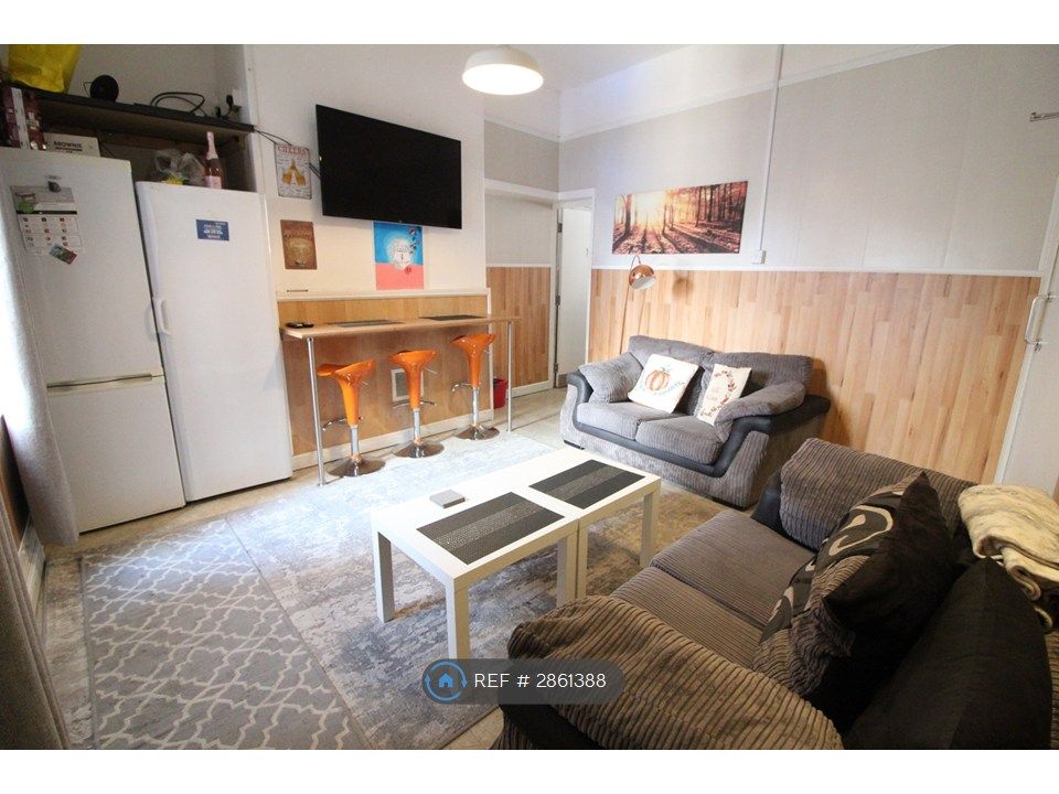 Property photo 3 of 9 Shared Lounge With Breakfast Bar