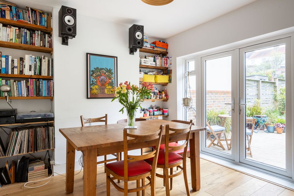 Property photo 3 of 14